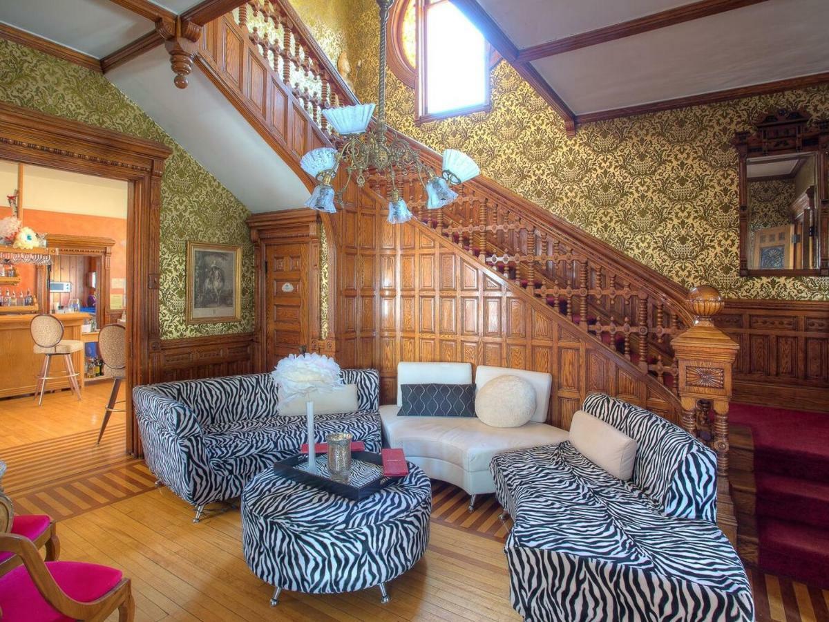 M&M Victorian Bed And Breakfast Marinette Экстерьер фото